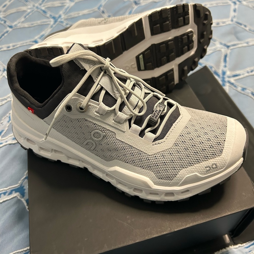 On Running Athletic Shoes - Gray and Black